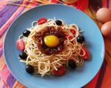 Foto del paso 12 de la receta: Espaguetis con cebolla caramelizada y yema curada
