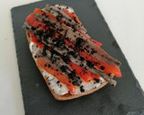 Foto del paso 5 de la receta: Tosta de pimientos asados y anchoas