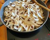 Bakonyi csirkeragu 🍄 recept fázis 3 fotója