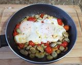 Foto del paso 3 de la receta: Salteado de habas con huevo