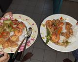 รูปขั้นตอนการทำที่ 3 ของ กุ้งผัดผักรวมน้ำฉ่ำๆ เด็กๆ ชอบ