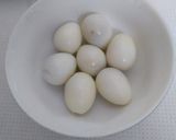 Hình bước làm 1 của món Thịt Bọc Trứng Cút Lăn Cốm Chiên