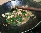 Foto langkah ke 4 dari resep Tumis Kangkung Terasi Jamur Tiram 🍄.