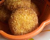 A picture of step 9 of Savoury Donuts.