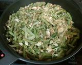 Foto del paso 4 de la receta: Judías estofadas con pollo al ast