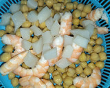 Foto del paso 4 de la receta: Garbanzos en la mar 🌊🦐🦑🥄