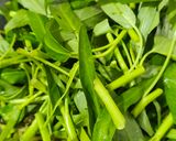 Foto langkah ke 5 dari resep Tumis Kangkung Bunga Pepaya.