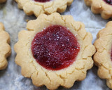 Foto del paso 8 de la receta: 😍Galletitas de mantequilla de maní con jalea de frambuesa - Peanut butter & jelly cookies😍