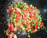 कोबीची  भाजी (kobichi bhaji recipe in marathi) रेसिपी स्टेप 2 फोटो 