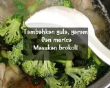 Foto langkah ke 5 dari resep Sup Ayam Brokoli.