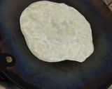 A picture of step 3 of Maggi Kathi Roll.
