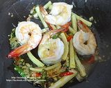 รูปขั้นตอนการทำที่ 3 ของ ข้าวราดกุ้งผัดพริกขี้หนู