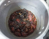 A picture of step 1 of Dates Tamarind Chutney.