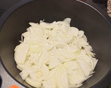 Foto del paso 2 de la receta: Calamares encebollados con patatas
