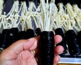 Hình bước làm 3 của món Rong biển cuộn nấm kim châm chiên giòn
