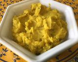 Une image de l'étape 9 de Purée aux deux pommes de terre, curcuma, ail et persil.