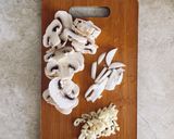 Foto langkah ke 1 dari resep Tumis jamur kancing.