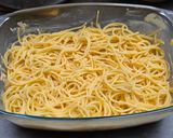 Sonkás-tejszínes rakott tészta recept fázis 13 fotója