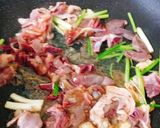 Hình bước làm 3 của món Lòng vịt xào rau củ