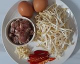รูปขั้นตอนการทำที่ 1 ของ "ถั่วงอกผัดน้ำมันหอย" Stir Fried Bean Sprouts with Oyster Sauce