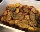 Une image de l'étape 3 de Pommes de terre roseval rôties aux épices, ail, échalotes et origan.