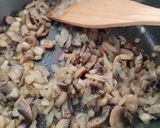 Фото кроку 3 до Мясо по-французски с курицей и грибами.