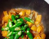 Foto langkah ke 3 dari resep Tahu kikil cabe Hijau.