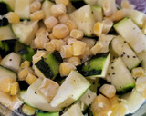 Foto del paso 2 de la receta: Budines de pan y calabacín con pasas