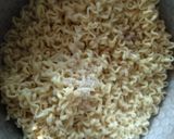 Foto langkah ke 3 dari resep Mie Goreng Telur Hati Sapi Sawi.