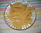 Foto del paso 2 de la receta: Fideos mostacholes con salchicha, huevo y jamón (One Pot Pasta)