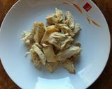 รูปขั้นตอนการทำที่ 3 ของ ไก่ผัดยอดมะพร้าว