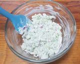 Foto del paso 2 de la receta: Ensalada de huevo sobre lechuga