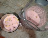 A picture of step 4 of Red Milky Drink.