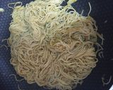 Foto del paso 3 de la receta Nido crujiente de fideo chino con ternera agridulce