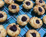Foto langkah ke 5 dari resep Choco Cheese Thumprint Cookies.