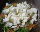 Foto langkah ke 7 dari resep Tumis Putih Telur Sayuran.
