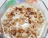 A picture of step 4 of Dahi bondi chollay chat.
