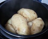 Foto del paso 2 de la receta: Pollo al verdeo con papa brava