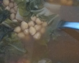 Foto del paso 5 de la receta: Garbanzos con acelgas