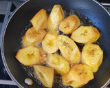 Foto del paso 1 de la receta: Plátanos fritos con ensalada de atún