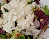 Foto del paso 2 de la receta: Ensalada gourmet con aguacate, requesón, frutos secos y miel