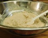 A picture of step 2 of Blueberry cup cake.