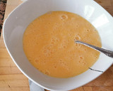 Foto del paso 2 de la receta: Quiche de brócoli, salmón y cebolla caramelizada