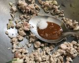 รูปขั้นตอนการทำที่ 3 ของ หมูสับผัดขิง