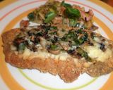 Foto del paso 11 de la receta: Milanesa de cerdo con cobertura de hongo y parmesano y guarnición de panceta y puerro