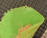 Foto langkah ke 4 dari resep Dadar Gulung Pandan Lembut isi Unti Kelapa.