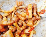 Hình bước làm 2 của món Thịt kho cùi dừa