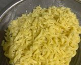 Foto langkah ke 2 dari resep Mie goreng lada hitam.