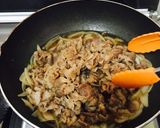 Foto langkah ke 6 dari resep Beef bowl / Gyudon / daging sapi iris ala Jepang.