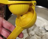 Foto del paso 3 de la receta: Cheesecake cremoso al horno (Pastel de queso)